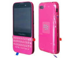 Előlap BlackBerry Q5 komplett ház (lcd, érintőpanel, akkufedél - hátlap, billentyűzettel) pink